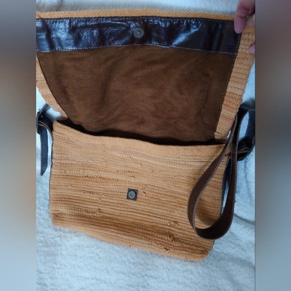 Treads Of Evolution Large Messenger bag - Picture 2 of 5